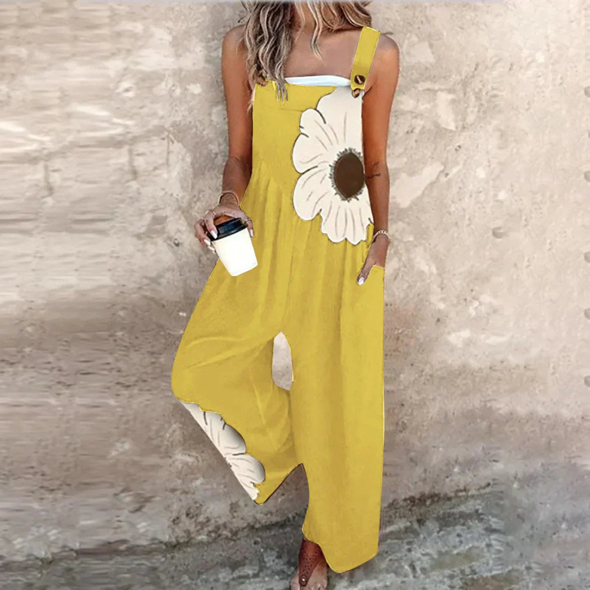 Jardineira – estilo relaxado em preto estampada